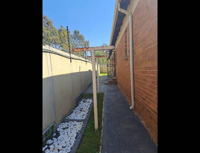 3 BEDROOM HOUSE FOR SALE IN OLIEVENHOUTBOSCH